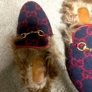 Gucci fur line mules navy and red